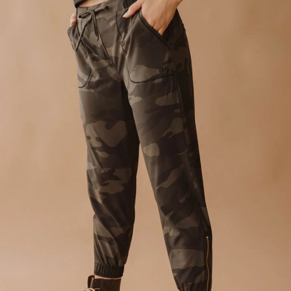 Albion Fit Joggers - Camo - Size XL